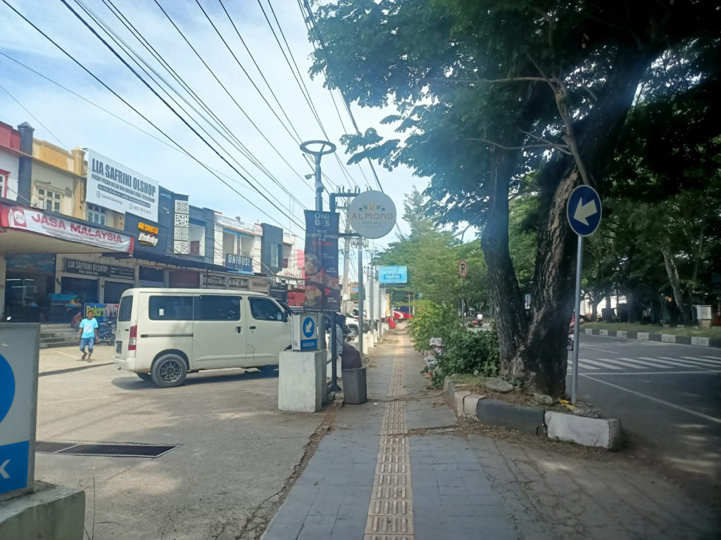 Pertokoan di Lamteh yang semakin banyak menjadikan Lamteh tersamsuk salah satu desa maju